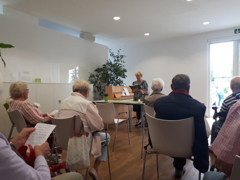 Lisa%20am%20Vorlesen%20-%20Andacht