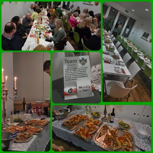 Ist möglicherweise ein Bild von Tisch und Text