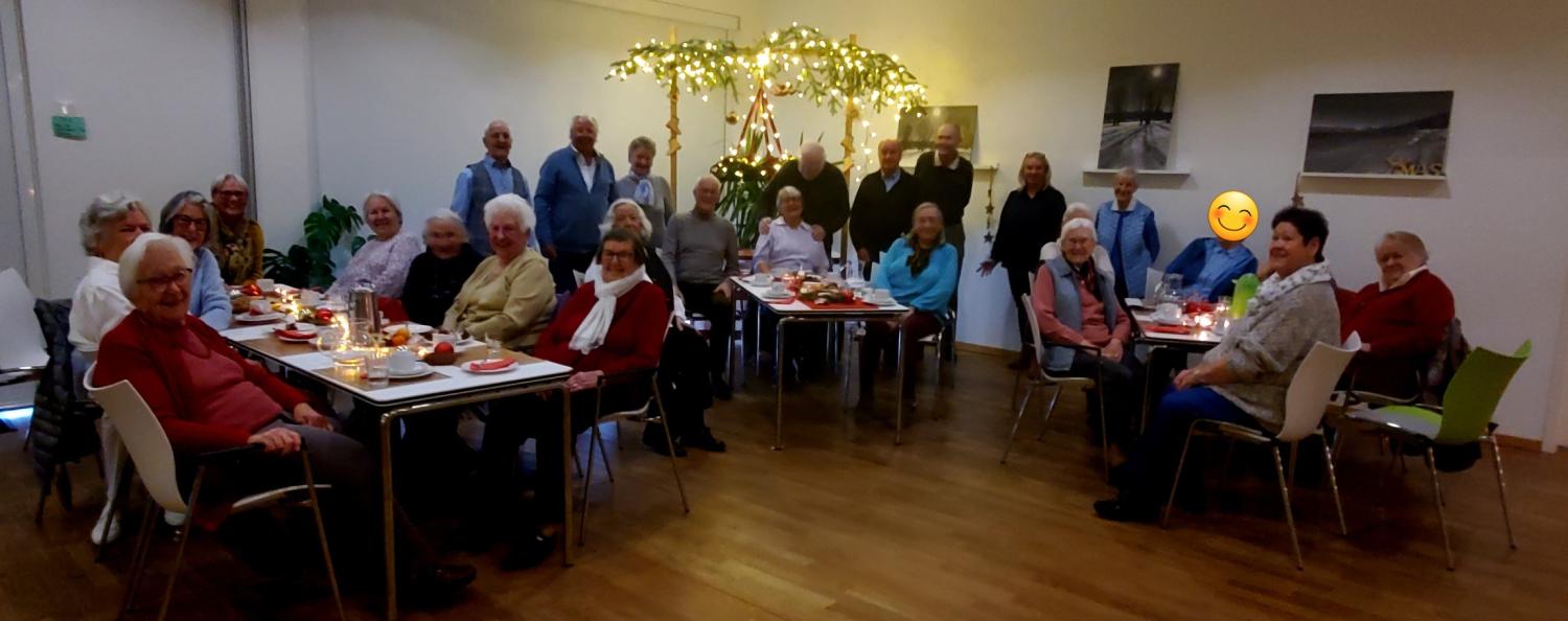 Ist möglicherweise ein Bild von Tisch