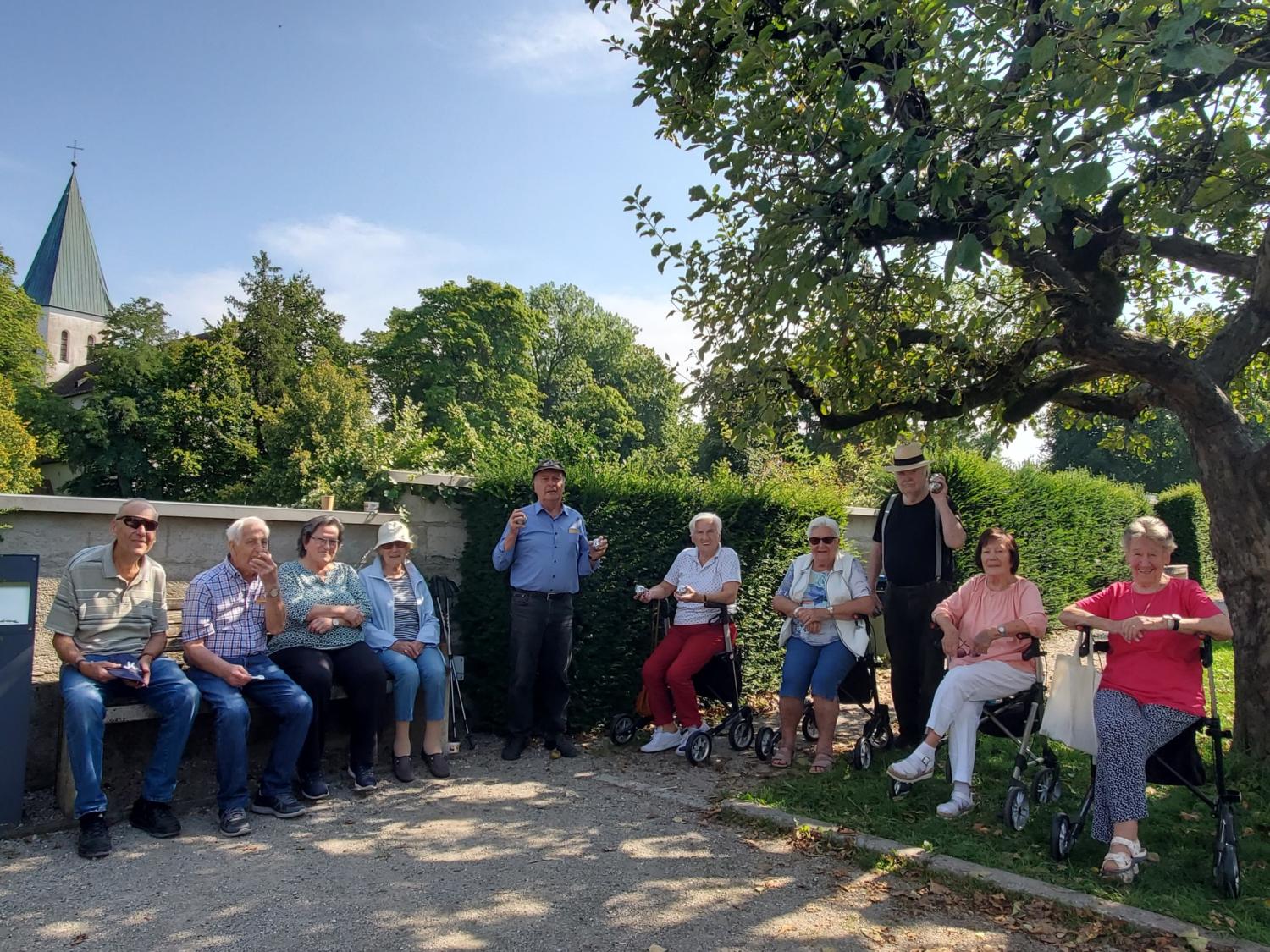Ist möglicherweise ein Bild von 10 Personen