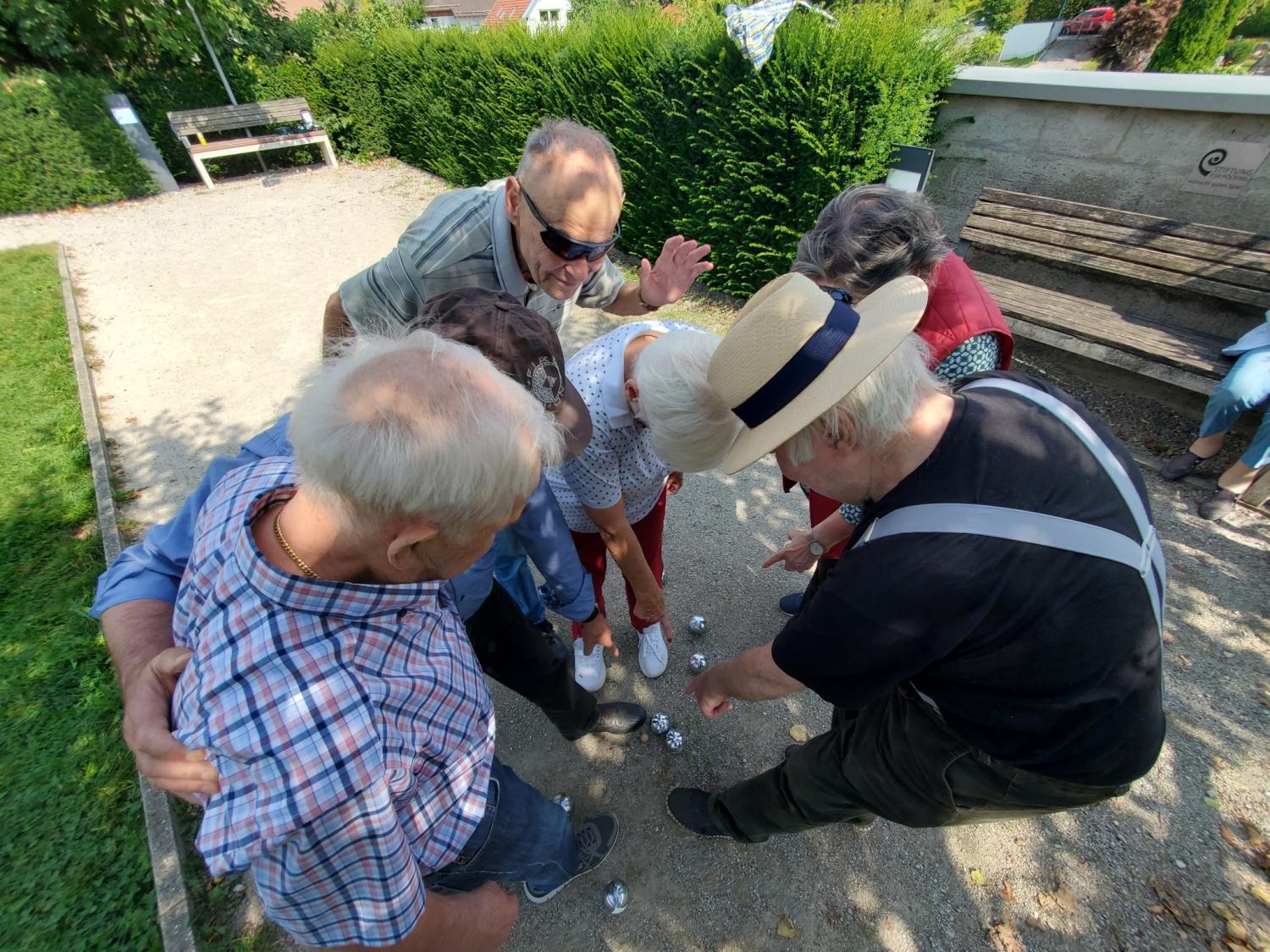 Ist möglicherweise ein Bild von 4 Personen