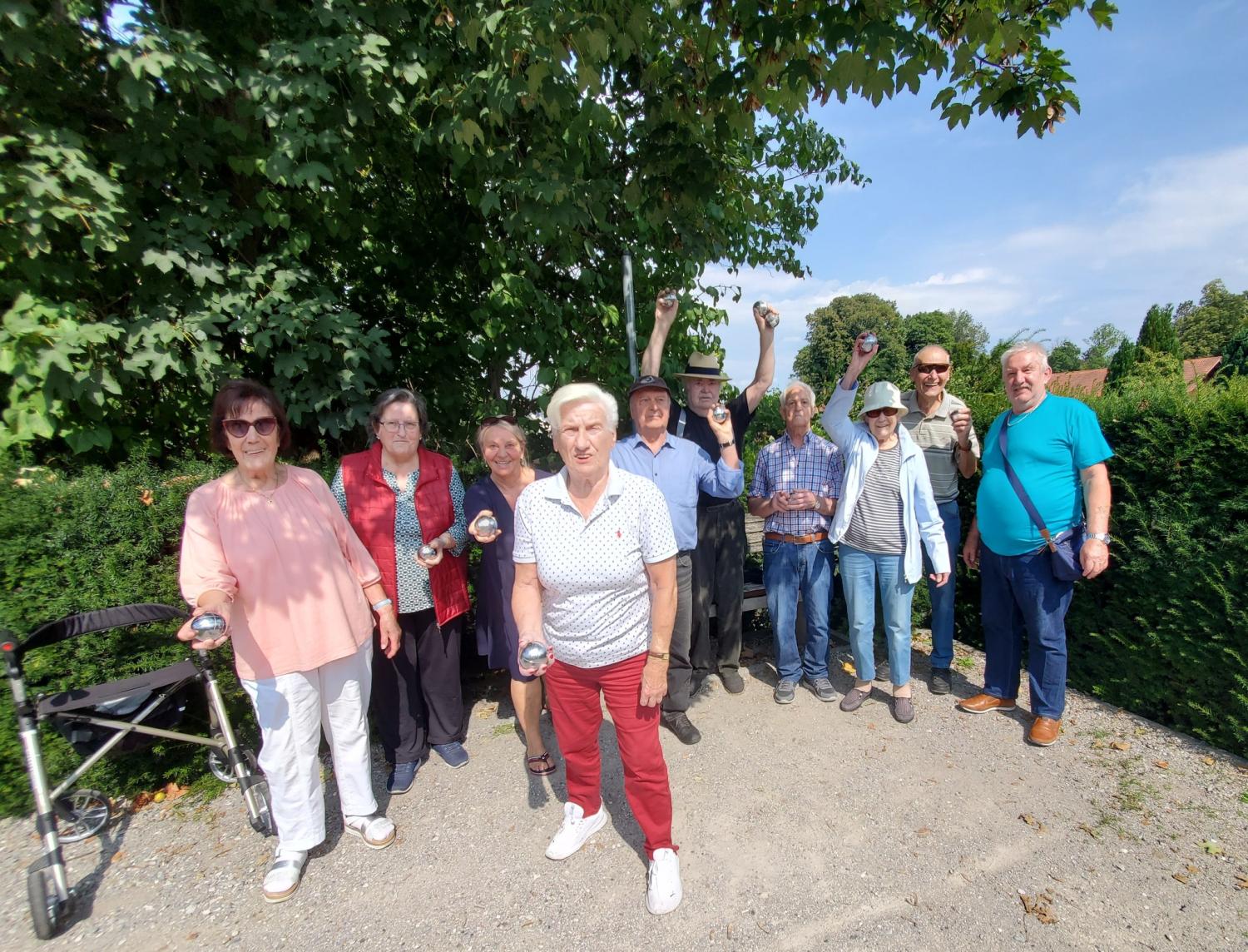 Ist möglicherweise ein Bild von 9 Personen